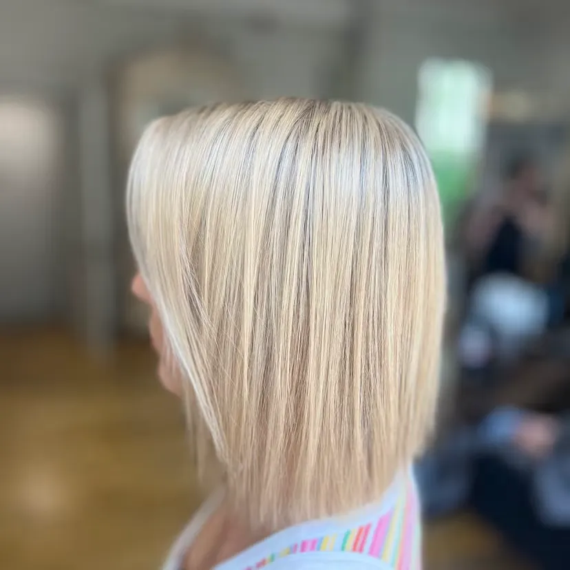 Platinum blonde bob — Mai Beauty