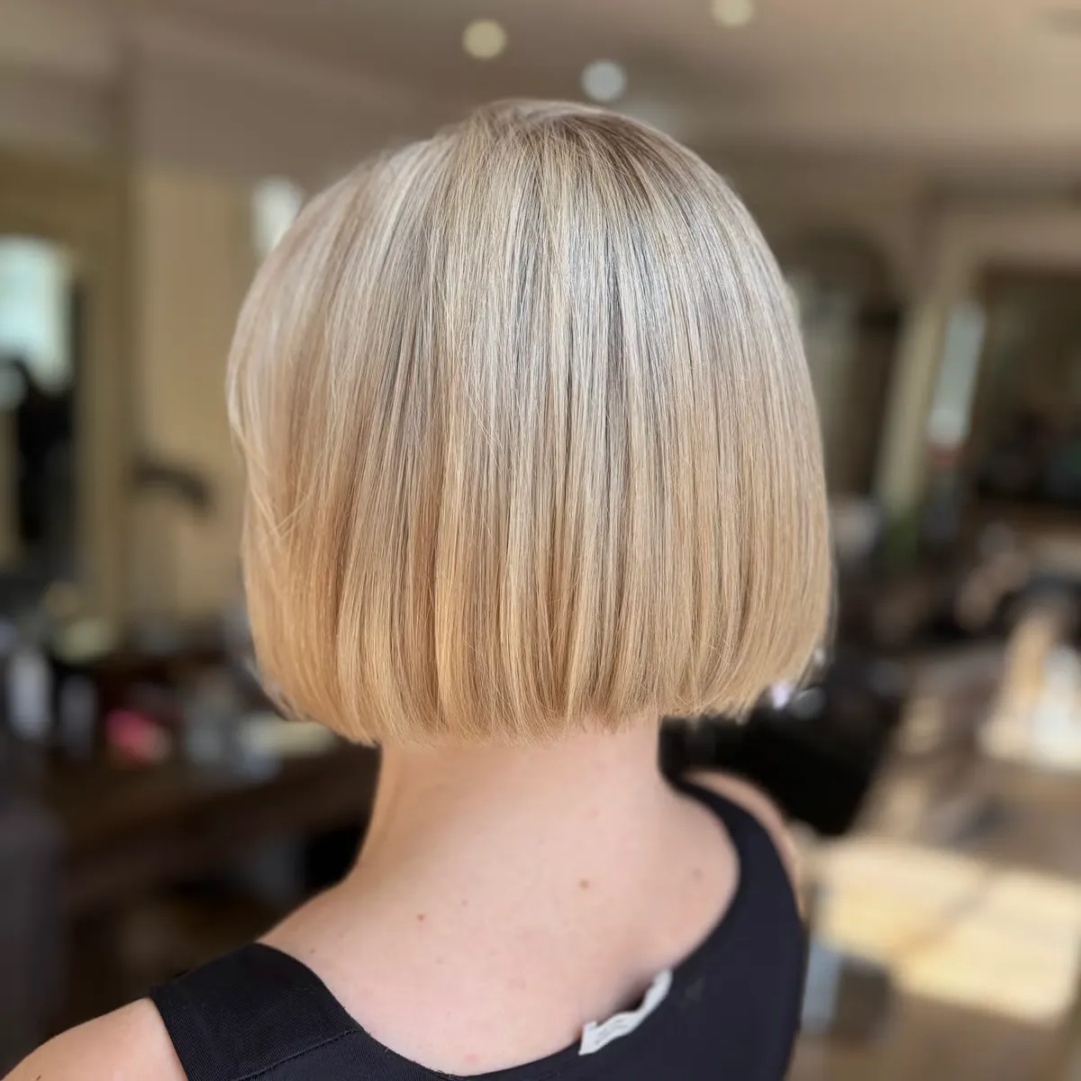 Warm blonde bob — Mai Beauty